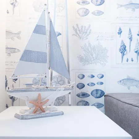 Apartment Feel - Nautical House *