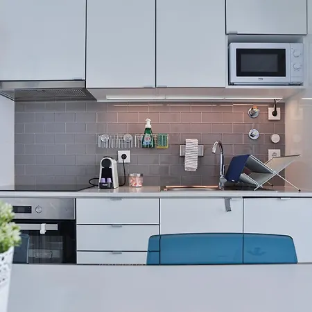 Apartment Feel - Nautical House *